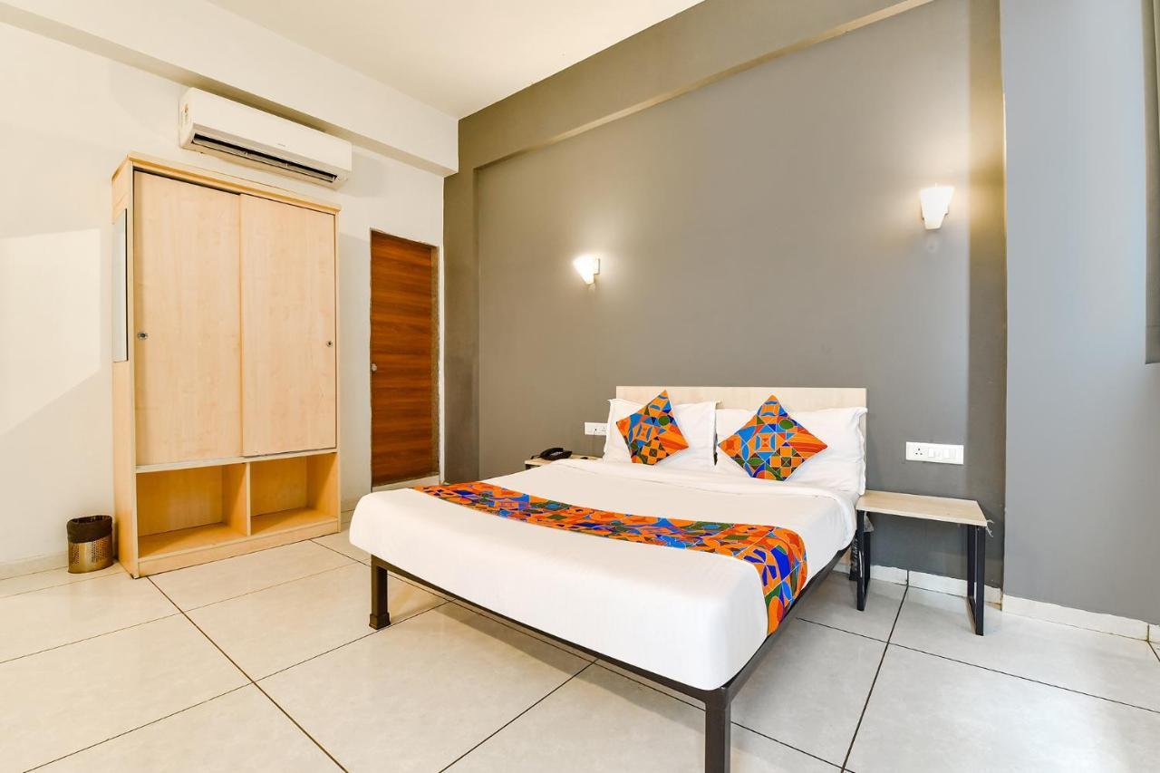 Fabhotel Kaviya - Bopal アーメダバード エクステリア 写真